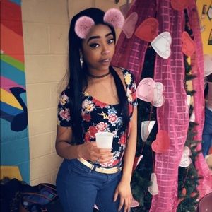 Meet your Posher, Renisha